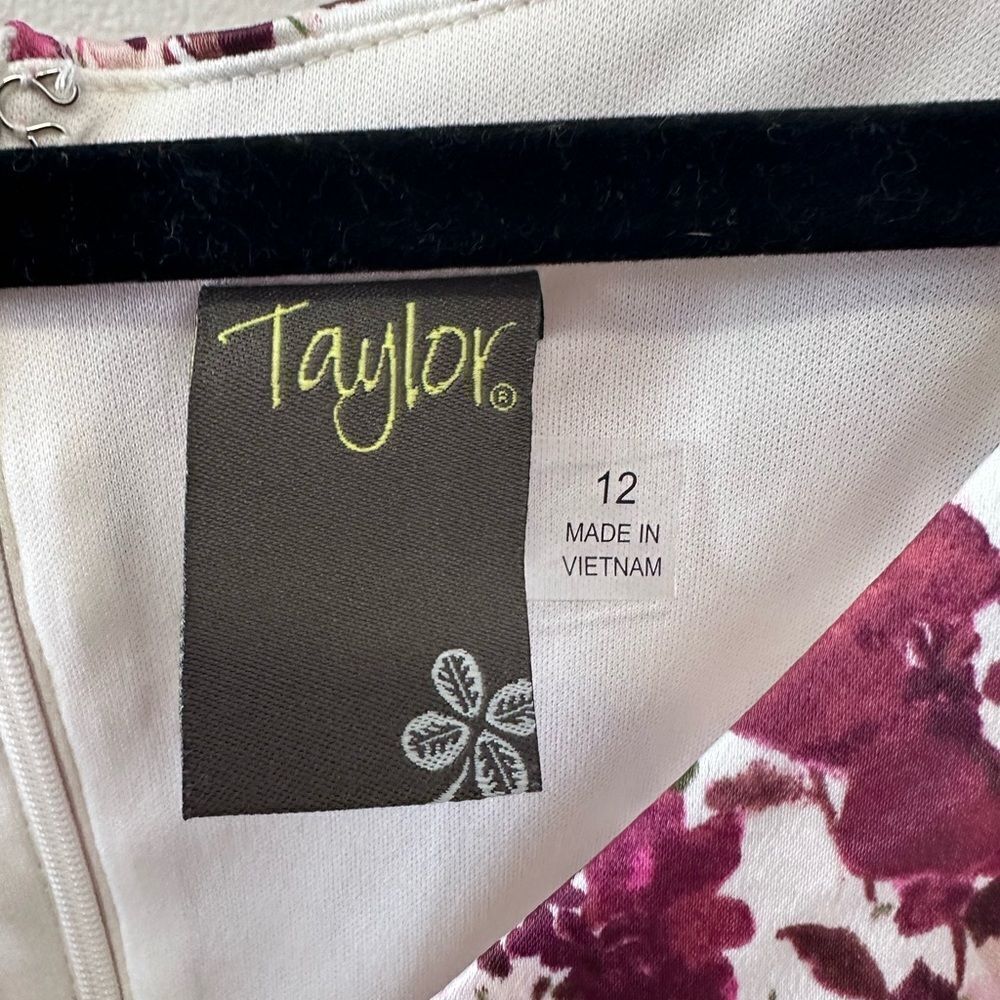 TAYLOR DRESS NWT - Picture 2 of 4